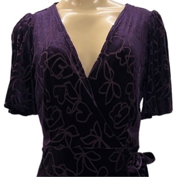 🎩🗝️ NWT $159 Calvin Klein Purple Short V-Neck Ruffled Hem Faux Wrap Velvet Dress - Picture 6 of 14
